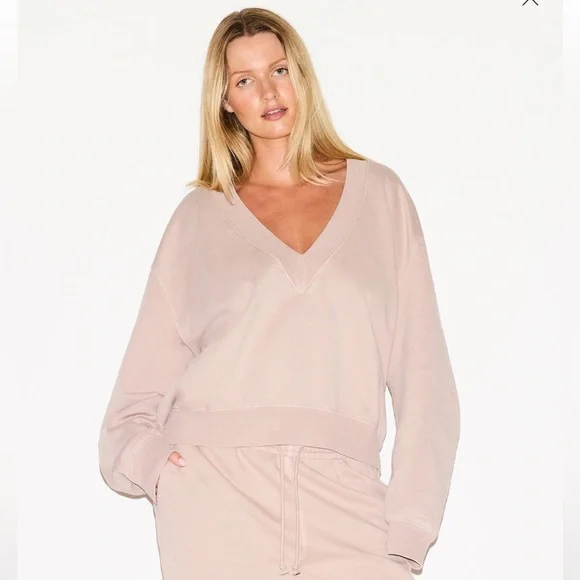 SKIMS oversized V-neck pullover - Picture 5 of 7